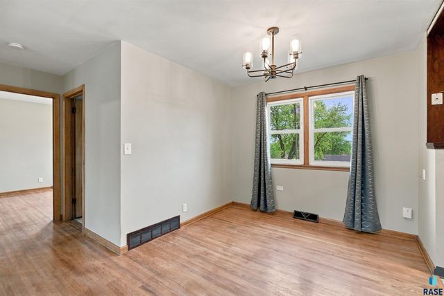 601 S Jessica Ave Avenue, Sioux Falls, SD 57103