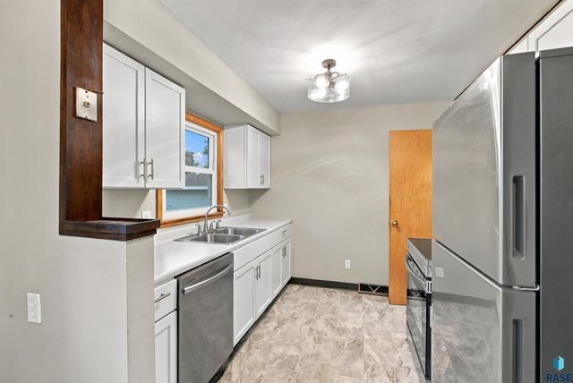 601 S Jessica Ave Avenue, Sioux Falls, SD 57103