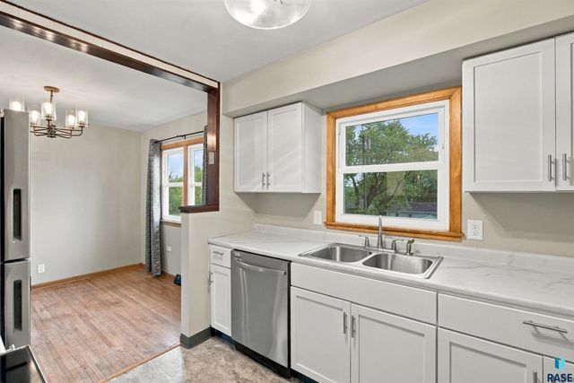 601 S Jessica Ave Avenue, Sioux Falls, SD 57103
