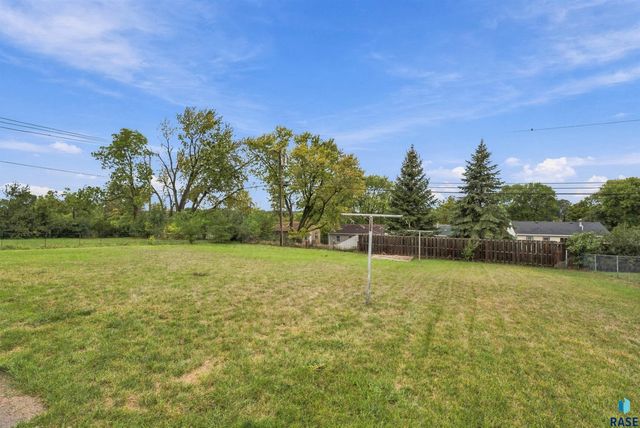 601 S Jessica Ave Avenue, Sioux Falls, SD 57103