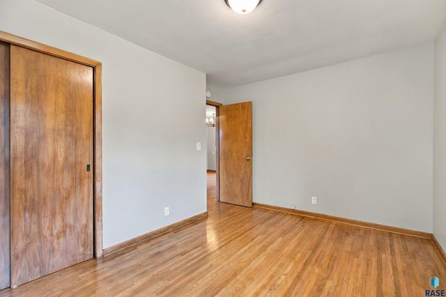 601 S Jessica Ave Avenue, Sioux Falls, SD 57103