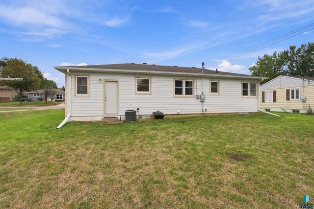 601 S Jessica Ave Avenue, Sioux Falls, SD 57103