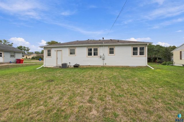 601 S Jessica Ave Avenue, Sioux Falls, SD 57103