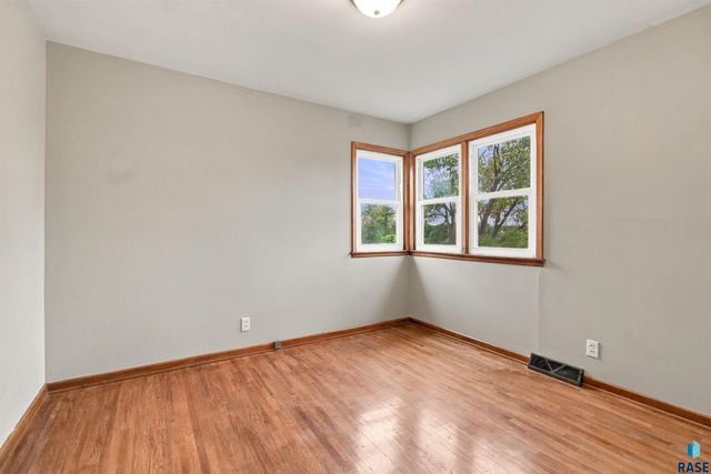 601 S Jessica Ave Avenue, Sioux Falls, SD 57103