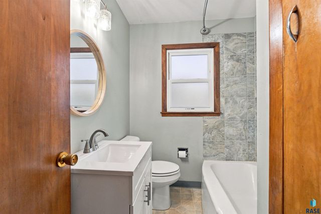 601 S Jessica Ave Avenue, Sioux Falls, SD 57103