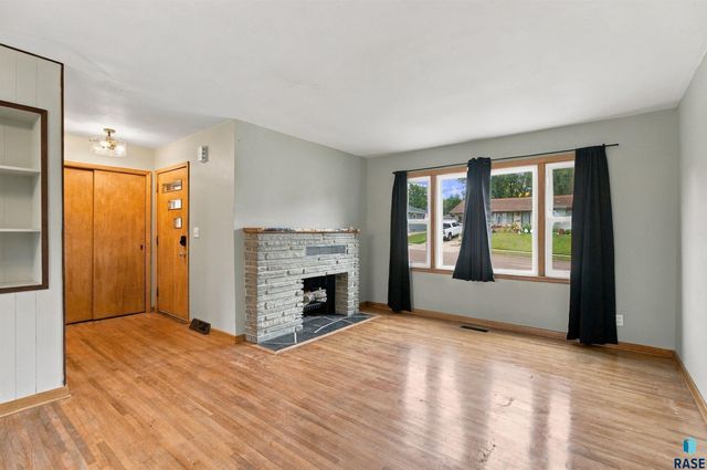 601 S Jessica Ave Avenue, Sioux Falls, SD 57103