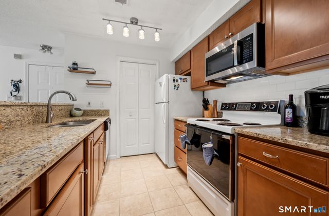 1 Forest Glen Circle 11, Middletown, CT 06457