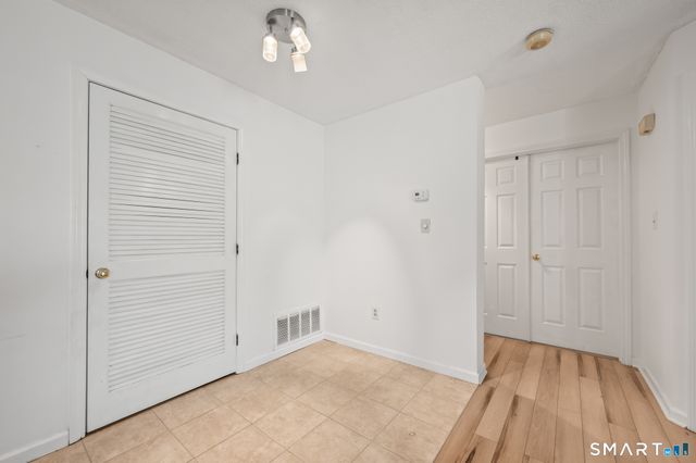 1 Forest Glen Circle 11, Middletown, CT 06457