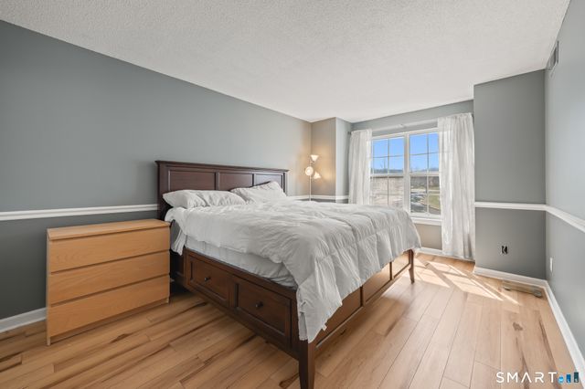 1 Forest Glen Circle 11, Middletown, CT 06457