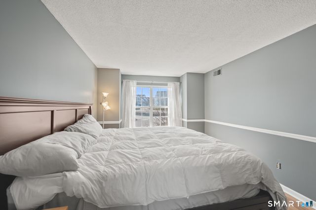 1 Forest Glen Circle 11, Middletown, CT 06457