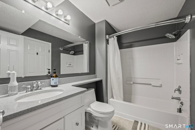 1 Forest Glen Circle 11, Middletown, CT 06457