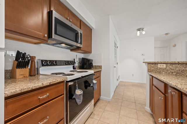 1 Forest Glen Circle 11, Middletown, CT 06457