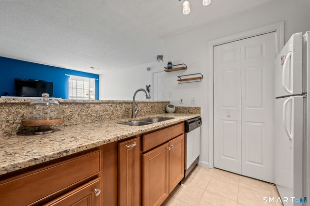 1 Forest Glen Circle 11, Middletown, CT 06457