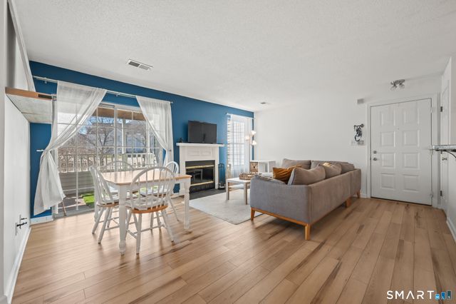 1 Forest Glen Circle 11, Middletown, CT 06457