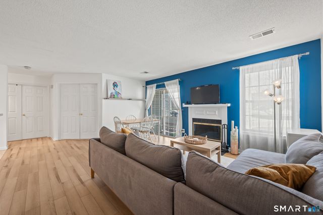 1 Forest Glen Circle 11, Middletown, CT 06457