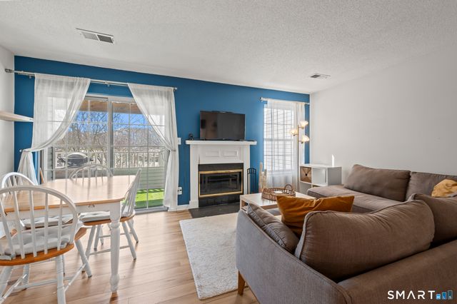 1 Forest Glen Circle 11, Middletown, CT 06457