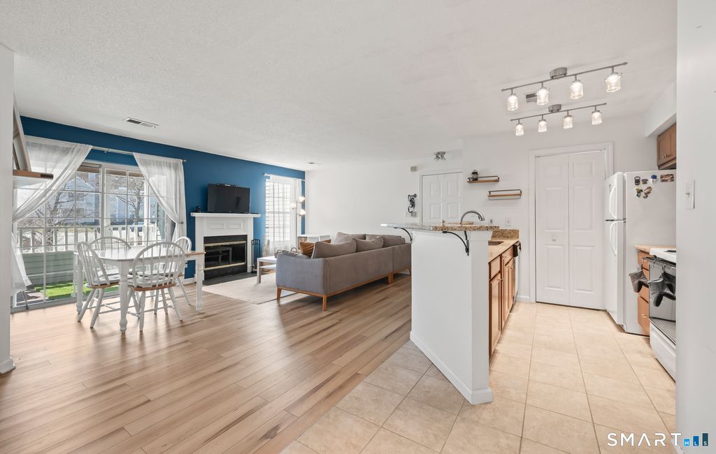 1 Forest Glen Circle 11, Middletown, CT 06457