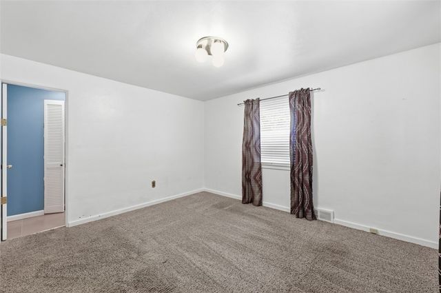 452 E McMurray Ct, Peters Twp, PA 15317