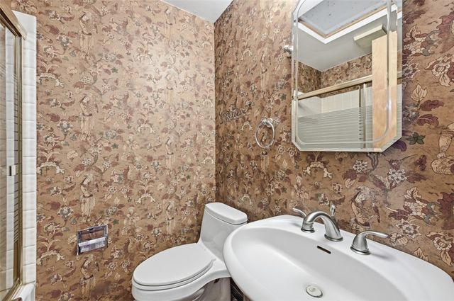 452 E McMurray Ct, Peters Twp, PA 15317