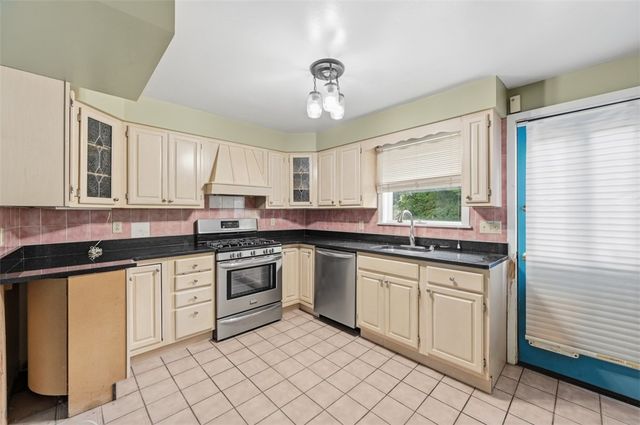 452 E McMurray Ct, Peters Twp, PA 15317