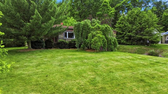 452 E McMurray Ct, Peters Twp, PA 15317