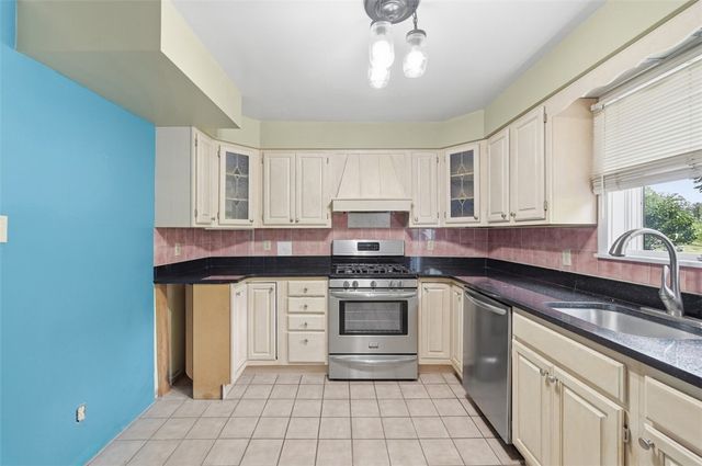 452 E McMurray Ct, Peters Twp, PA 15317
