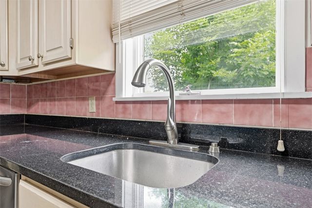 452 E McMurray Ct, Peters Twp, PA 15317