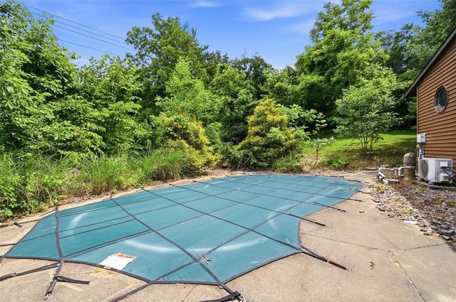 452 E McMurray Ct, Peters Twp, PA 15317
