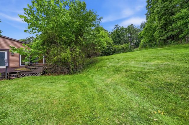 452 E McMurray Ct, Peters Twp, PA 15317