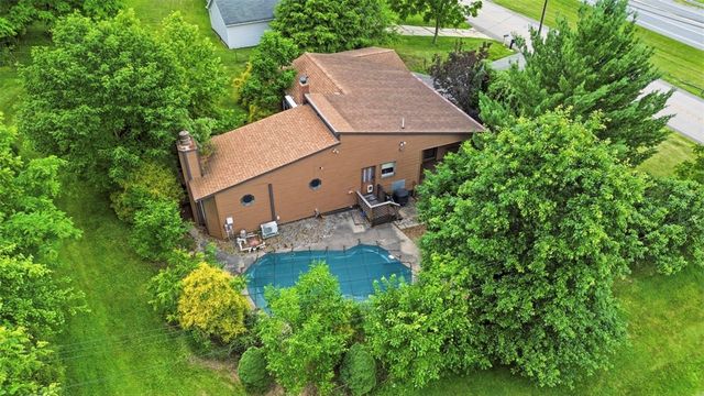 452 E McMurray Ct, Peters Twp, PA 15317