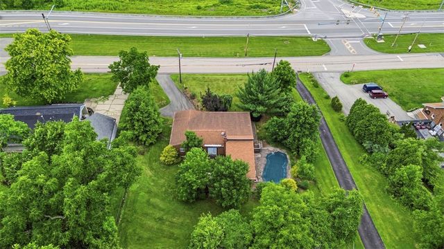 452 E McMurray Ct, Peters Twp, PA 15317