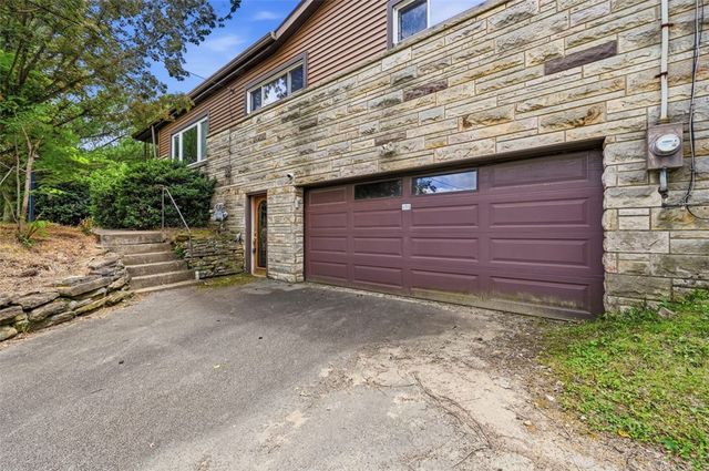 452 E McMurray Ct, Peters Twp, PA 15317