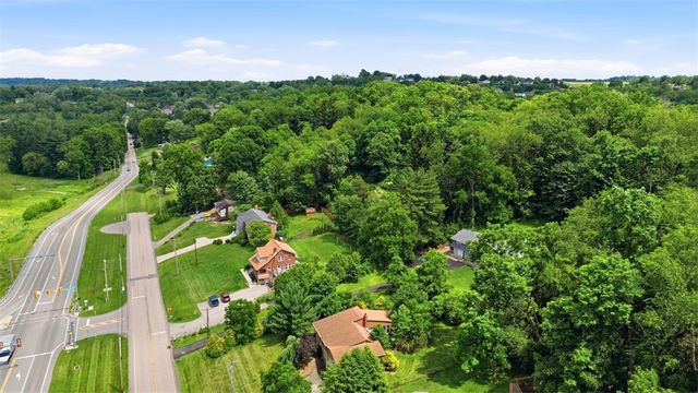 452 E McMurray Ct, Peters Twp, PA 15317