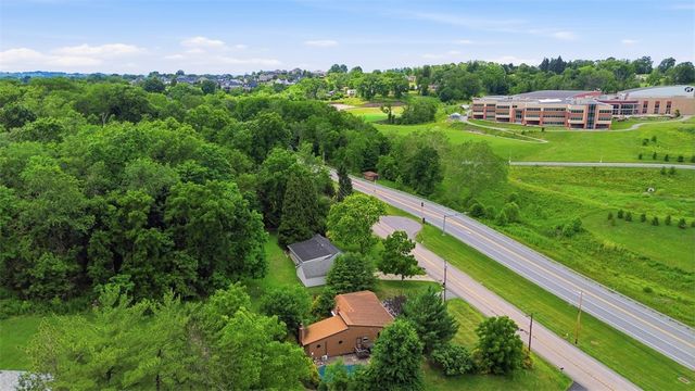 452 E McMurray Ct, Peters Twp, PA 15317
