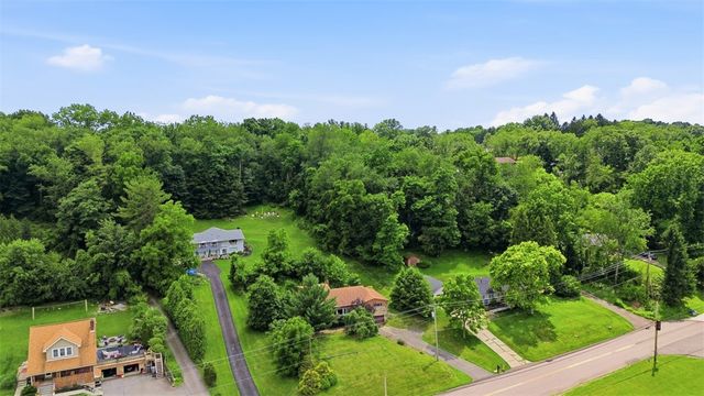 452 E McMurray Ct, Peters Twp, PA 15317