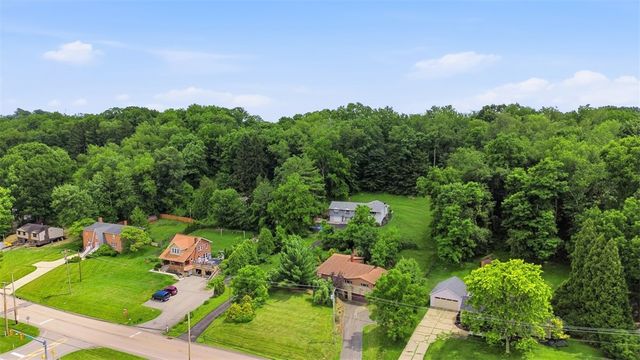 452 E McMurray Ct, Peters Twp, PA 15317
