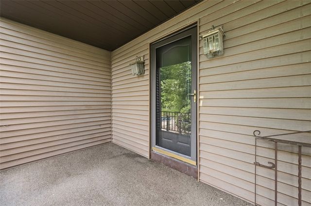 452 E McMurray Ct, Peters Twp, PA 15317