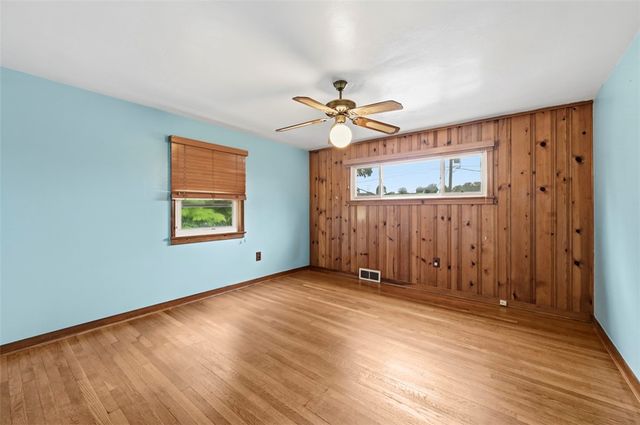 452 E McMurray Ct, Peters Twp, PA 15317