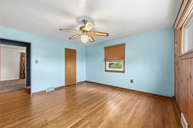 452 E McMurray Ct, Peters Twp, PA 15317