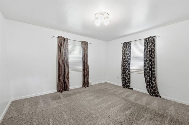 452 E McMurray Ct, Peters Twp, PA 15317