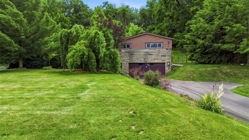 452 E McMurray Ct, Peters Twp, PA 15317