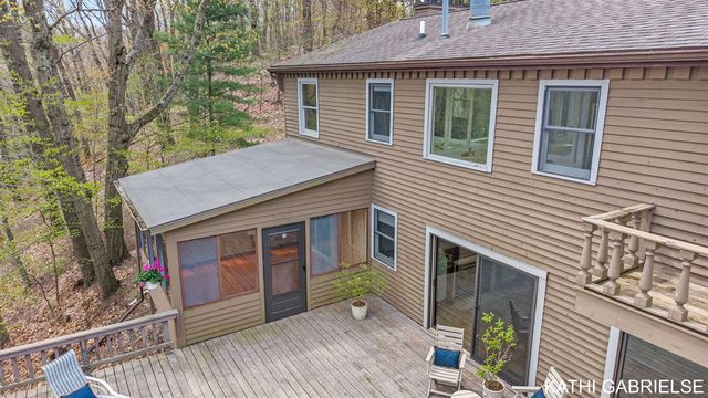 313 Stickney Ridge Road, Grand Haven, MI 49417