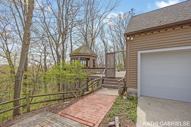 313 Stickney Ridge Road, Grand Haven, MI 49417