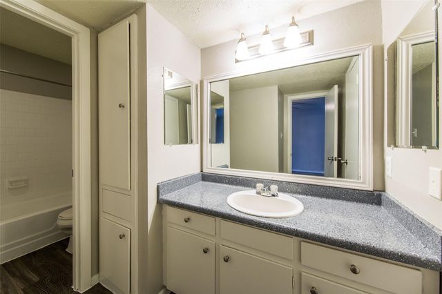 3101 Tom Green ST 102, Austin, TX 78705