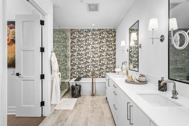 6017 Memorial 202, Houston, TX 77007