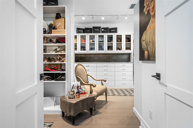 6017 Memorial 202, Houston, TX 77007