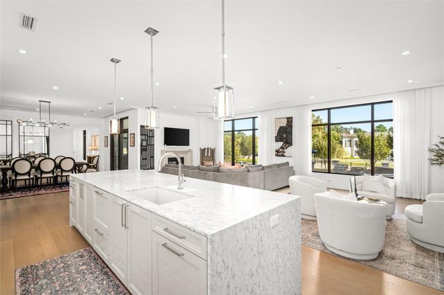 6017 Memorial 202, Houston, TX 77007