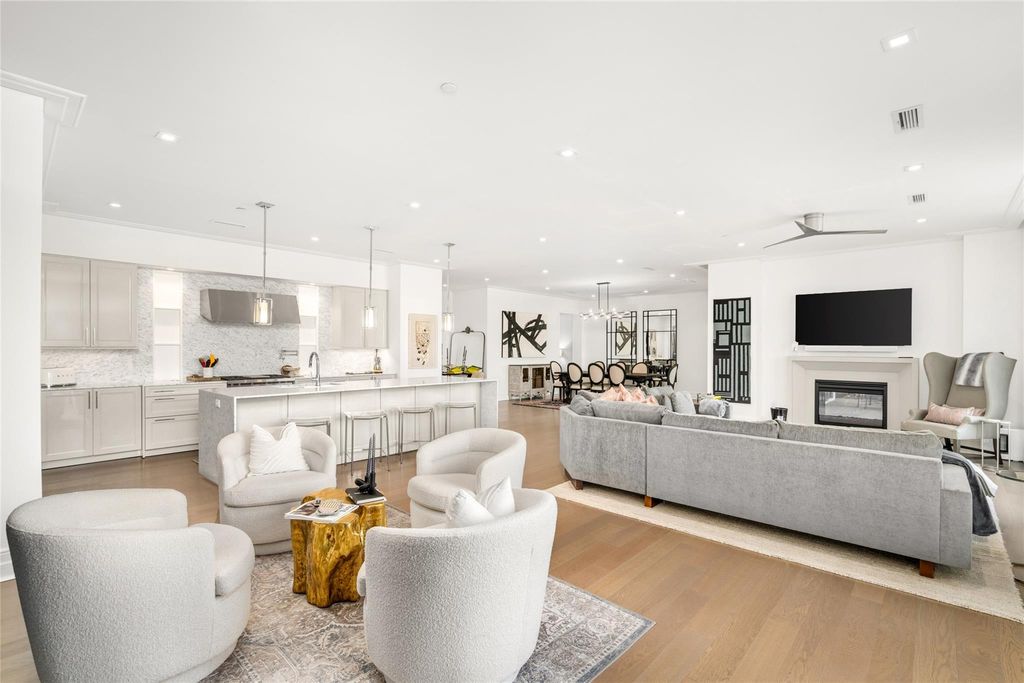 6017 Memorial 202, Houston, TX 77007