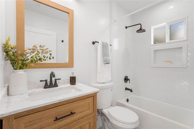 5126 6th Ave, Los Angeles, CA 90043