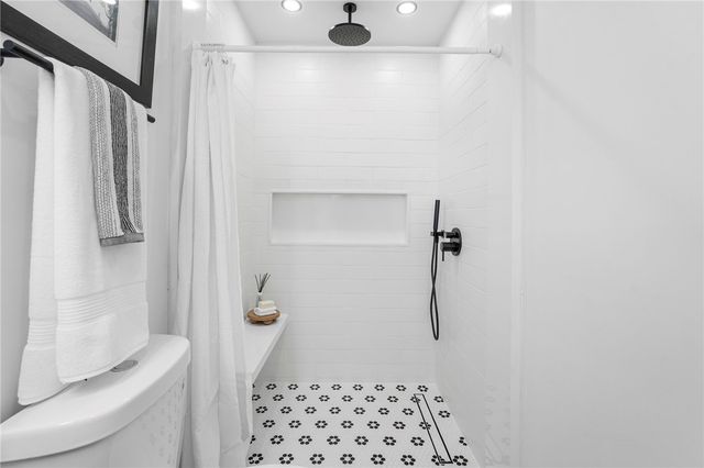 5126 6th Ave, Los Angeles, CA 90043